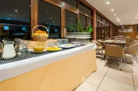Hotel Los Olivos - breakfast