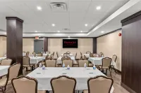 Ramada by Wyndham Niagara Falls Near the Falls
