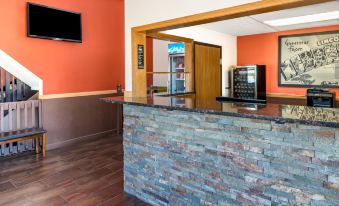 Super 8 by Wyndham Lincoln West