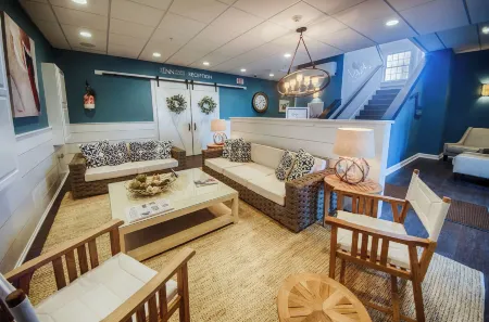 Guest House Suites Отели рядом с достопримечательностью «Pines Camping Area»