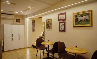 Petite Maison Hermes Center