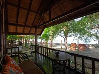Maryan Moyo Bungalows & Resto