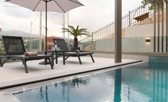 Mgk Complex Suite with Private Pool Ligaria,Made