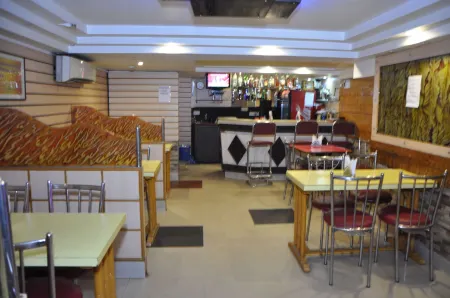 Hotel Executive Tower Отели рядом с достопримечательностью «Сейнт Джон Черч»