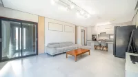 Goseong HooStay Caravan Pension Hotel di Goseong-gun