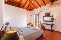 Mani's Aura Seaside-Spacious Summer Retreat
