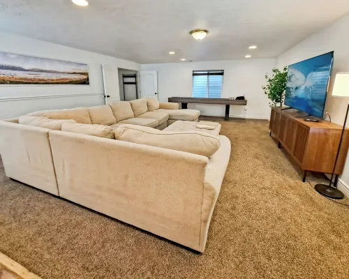 Hot tub & Arcade Full Lower Level Apartment Hotels in Eagle Mountain