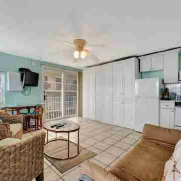 The Seashell Suite w Private Balcony Walk 2 Beach Rooms