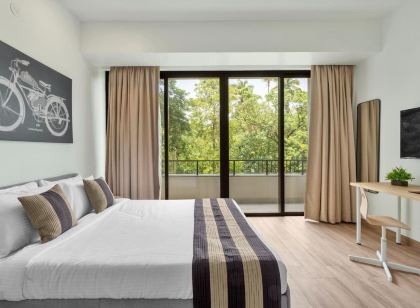 Spacious 3-Br Apartment with Pool in Candolim