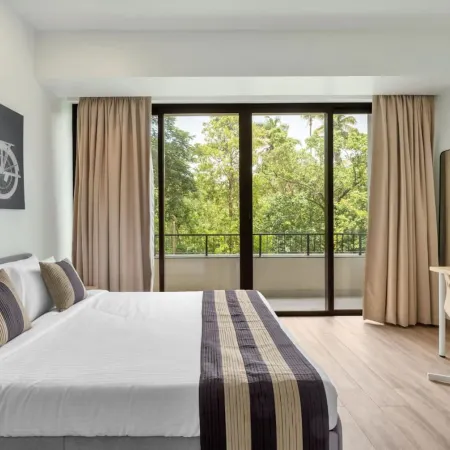 Spacious 3-Br Apartment with Pool in Candolim