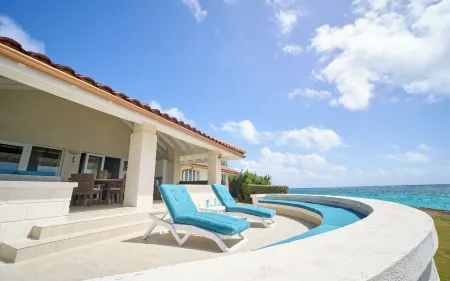 Maltese Falcon Villa 3bd by Zenbreak