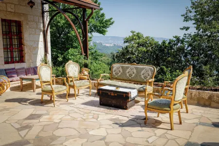 Chateau du Comte Отели в г. Kafarakab