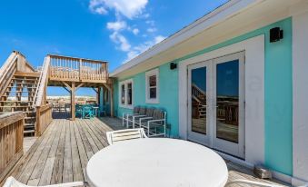 Dog Friendly Beachfront Condo, Direct Access to Beach by RedAwning