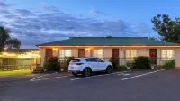 Golden Peak Motel PeakHill - parkir