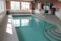 Best Western Strathmore Inn - С бассейном