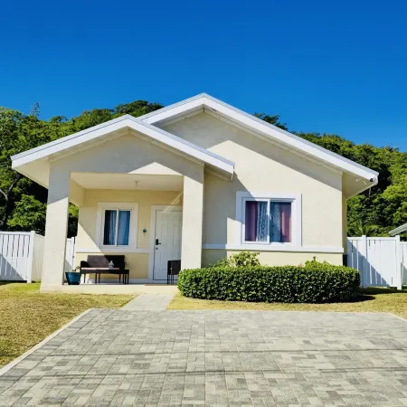 Sunny-shore Hideaway