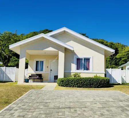 Sunny-shore Hideaway