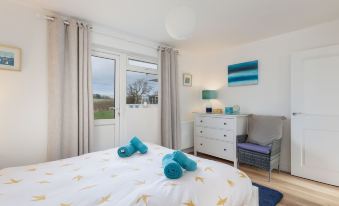 Sea Breeze Your Coastal Sanctuary in Sandown