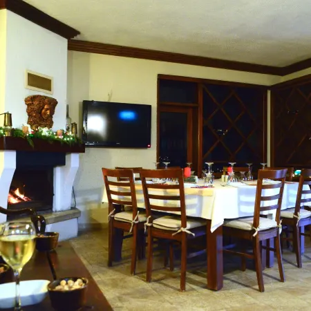 Ada Bacchus Hotel