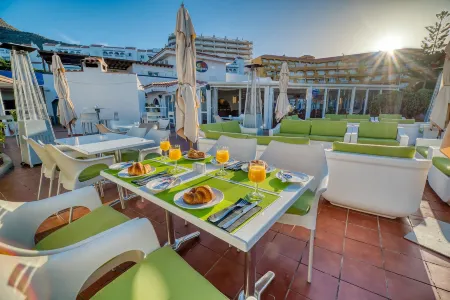 Ona El Marqués Отели рядом с достопримечательностью «Beach Chica»