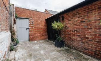 The Emerald - Central Henley 2 Bedroom House - from 145 Per Night