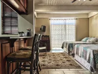 Timbo's Apartelle Hotels in Canefield