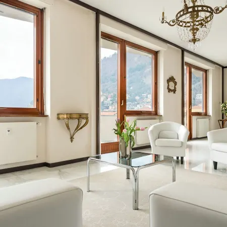 Piazza Cavour Lake View - by Myhomeincomo