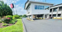 Red Carpet Inn - Stamford - parking