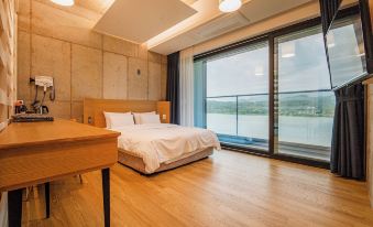 2. 더라인무인모텔..