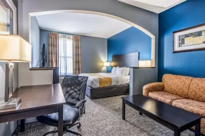 Quality Suites Maumelle - Little Rock NW Hotels near The Villa at River Pointe Drive