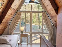 The Cozy Cove A Unique and Unforgettable Experience on Lake Hamilton Hotels in Piney