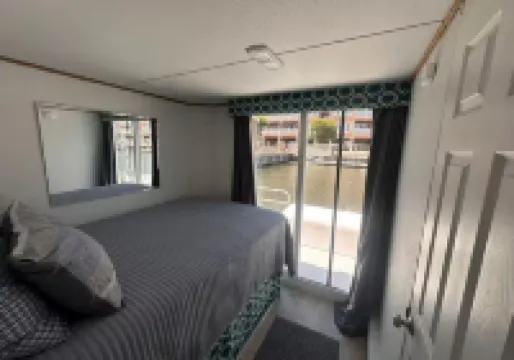 The LOVE Boat ! Hotel di Manteo