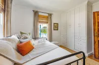 Welcome to The Schoolhouse – A charming cottage in historic Monticello, Florida.