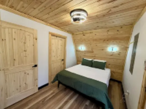 Modern A-Frame-Hot Tub-Gaming Area-EV Charger-10 Minutes to Slade