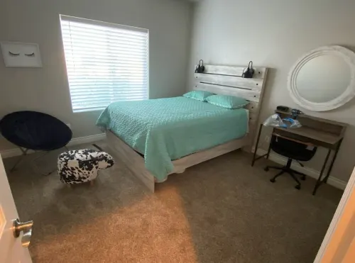 Great for traveling for work or a vacation.  Spacious 4-bedroom house in Kingman