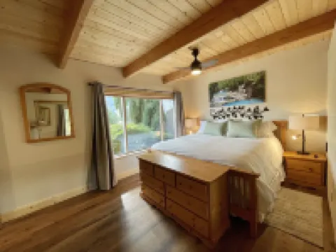 Vacation Family Home. 180 View of Beautiful Lake Chelan. Private Backyard.