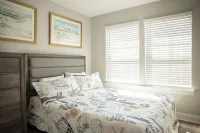 The 15th Fairway Cottage - water view close to beach & downtown Ocean Springs!