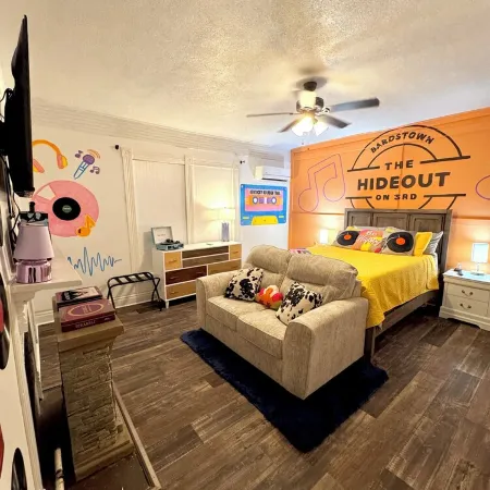 The Hideout on 3rd in Historic Downtown Bardstown on Main St