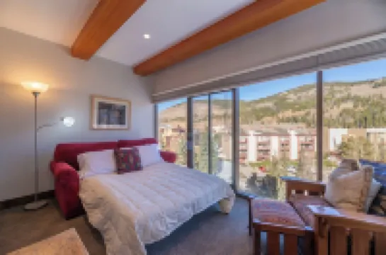 Snowflake on Copper Mountain 3 Bedroom Ski In / Ski Out!