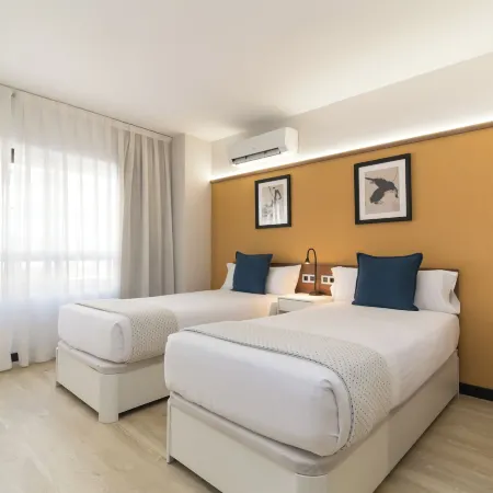 Roisa Hostal Boutique Отели рядом с достопримечательностью «Чамартин»