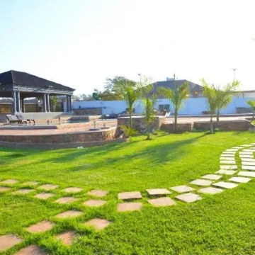 1 Oak Lodge