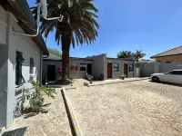 Ecomotel Louis Botha Các khách sạn gần Trung tâm mua sắm Killarney