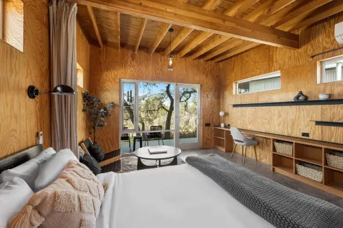 Lazo House - A Riverfront Retreat Отели в г. Ллано