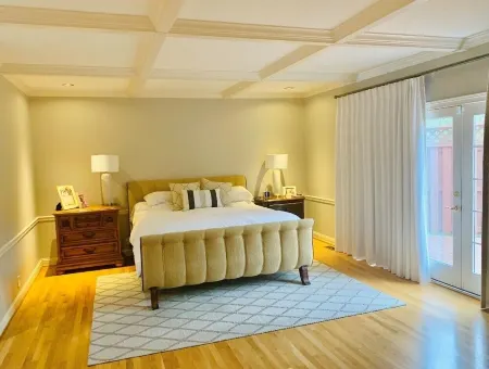 Winner's Circle Derby Mansion