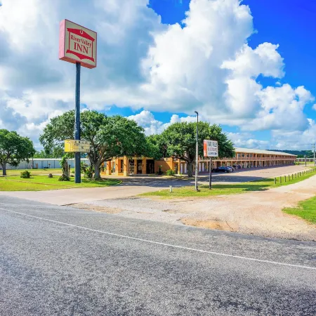 River Valley Motor Inn