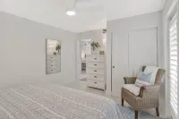 BEACH DREAMING Luxury condo, newly renovated on 5th Ave; Steps to beach & dining