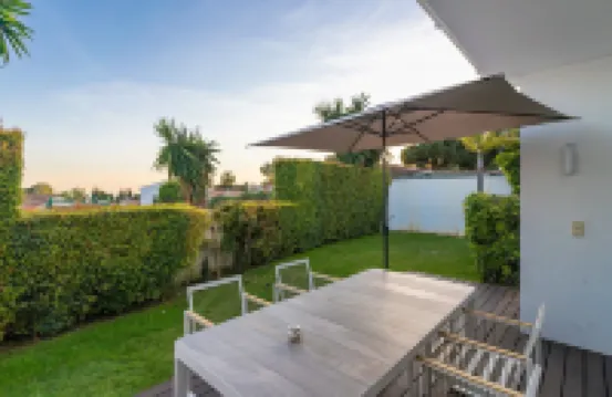 Villa Madrugada, Beachside Villa in Costabella