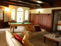 161 Blenheim Rd Hotels in Chartwell