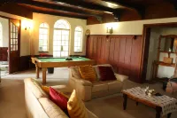 161 Blenheim Rd Hotels in Chartwell