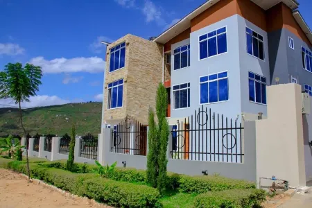 Wooden Haven Hotel Отели в г. Иринга